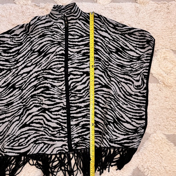 Christian Siriano Poncho Zebra Print Pattern Front Zip Knit Cardigan - Picture 6 of 10